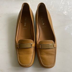 Prada loafers / tan / 37